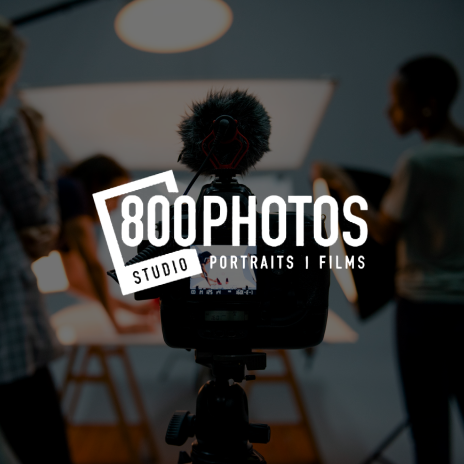 800 Photos